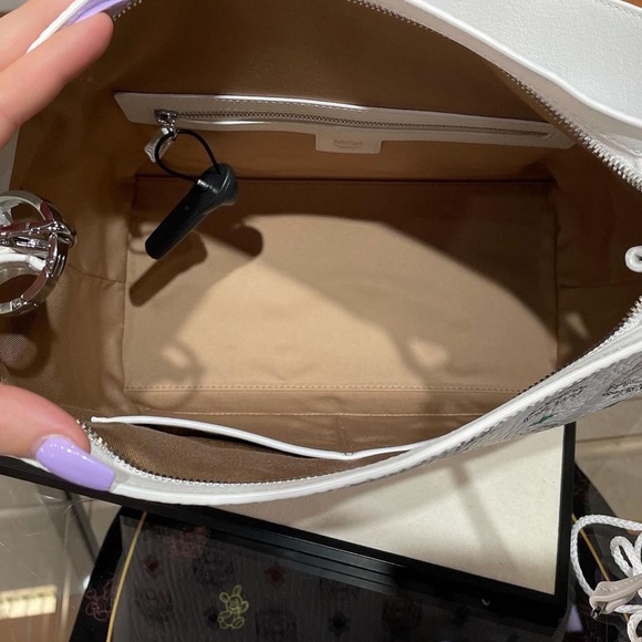 MCM white color medium size hobo$850+ tax - Picture 5 of 9